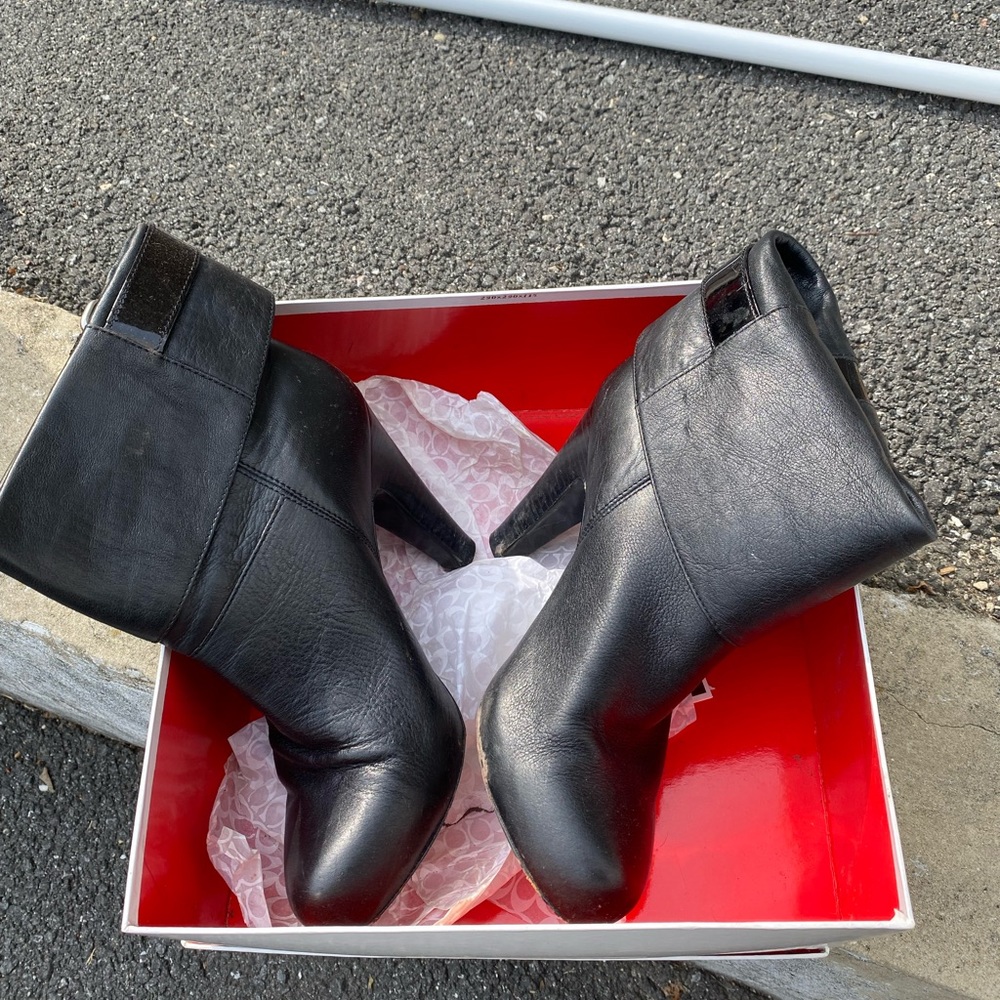 Leather bootie